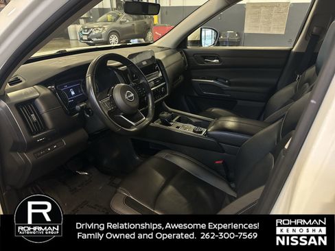 Certified 2024 Nissan Pathfinder SL image 4