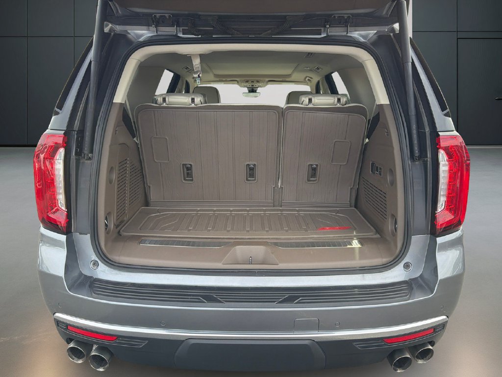 Used 2022 GMC Yukon Denali w/ Denali Premium Package AWD/4WD image 12