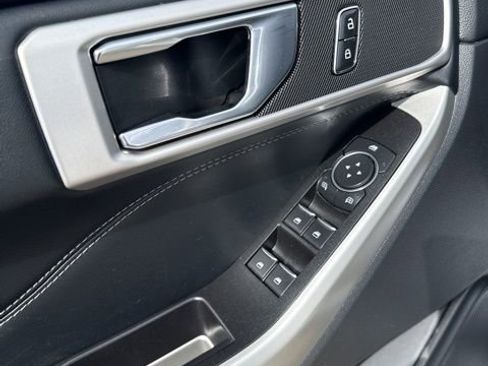 Used 2020 Ford Explorer XLT w/ Equipment Group 202A image 12