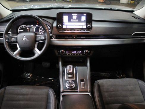 Used 2023 Mitsubishi Outlander SE image 24