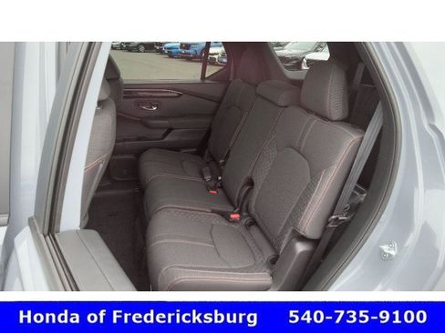 Used 2025 Honda Pilot Sport image 34