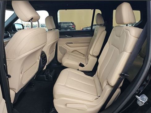 Used 2025 Jeep Grand Cherokee L Limited w/ Luxury Tech Group II AWD/4WD image 4