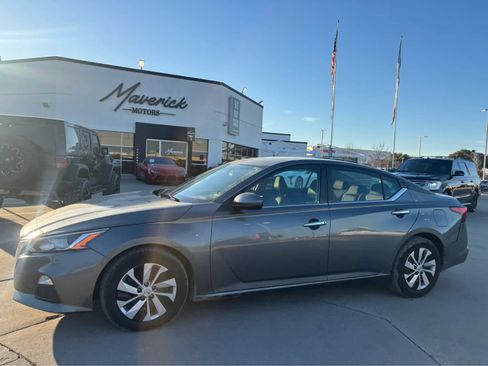 Used 2019 Nissan Altima 2.5 S image 1