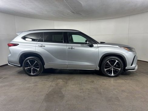 Used 2021 Toyota Highlander XSE AWD/4WD image 8