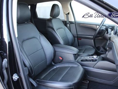 Used 2020 Ford Escape Titanium image 11