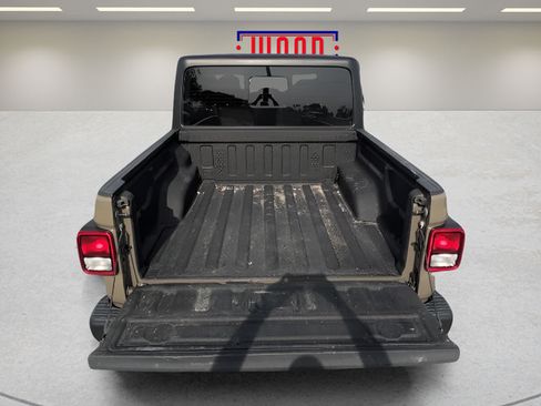 Used 2020 Jeep Gladiator Rubicon AWD/4WD image 9