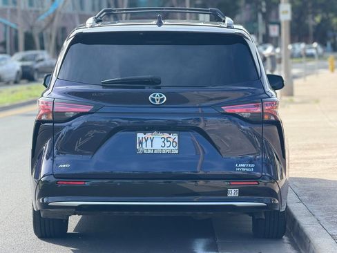 Used 2022 Toyota Sienna Limited AWD/4WD image 4