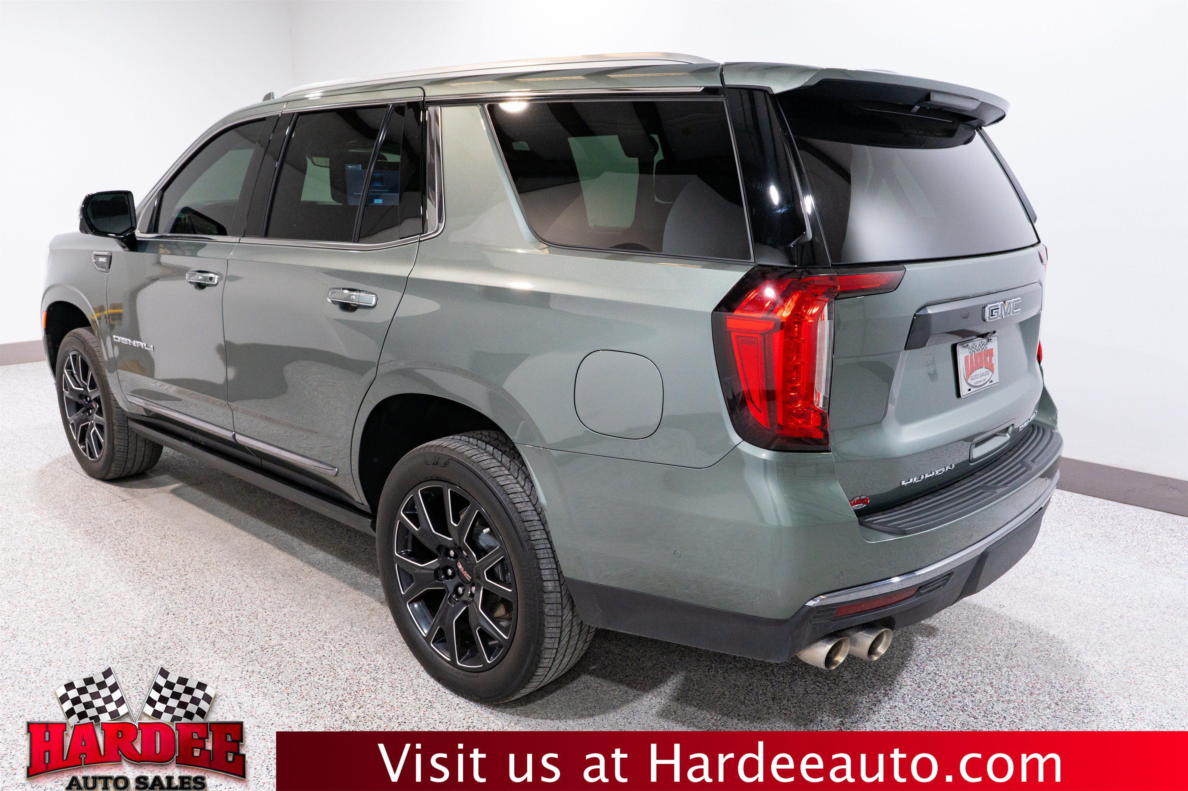 Used 2024 GMC Yukon Denali Ultimate AWD/4WD image 3