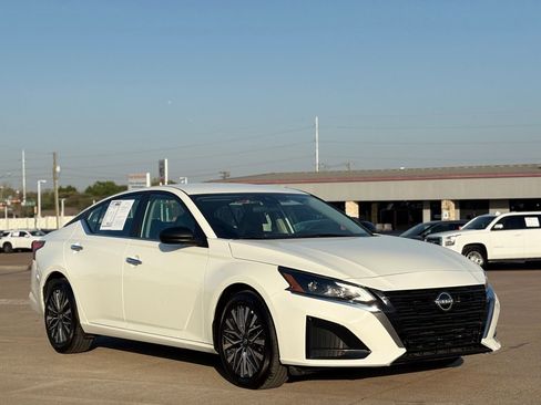 Certified 2025 Nissan Altima 2.5 SV image 5