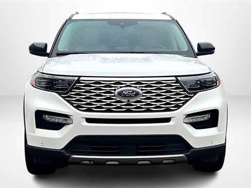 Used 2020 Ford Explorer Platinum w/ Premium Technology Package image 2
