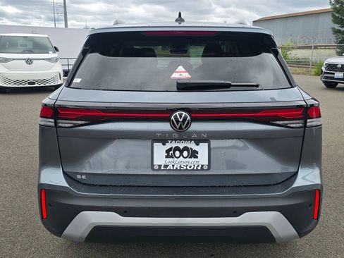 New 2025 Volkswagen Tiguan SE image 5