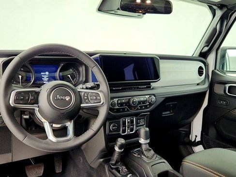 Used 2025 Jeep Wrangler Unlimited Sahara w/ Safety Group image 12