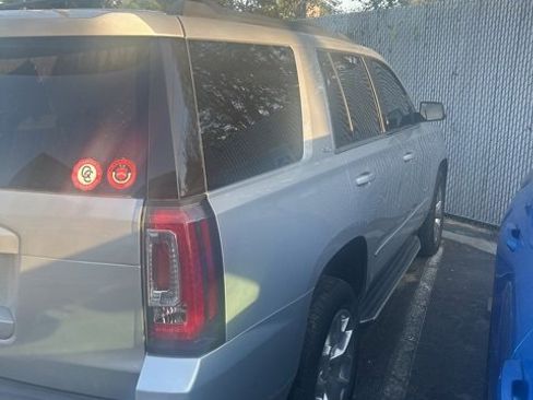 Used 2020 GMC Yukon SLT image 2