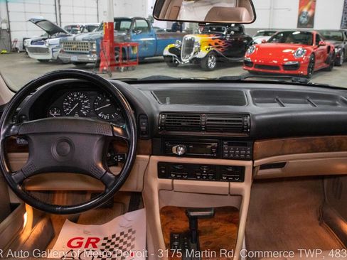 Used 1990 BMW 735i image 16