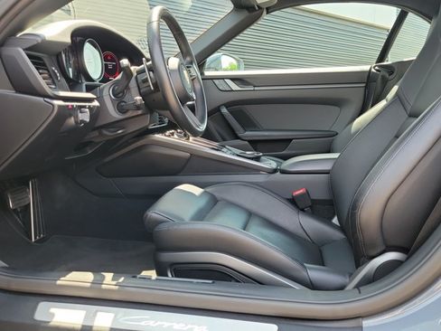 Used 2023 Porsche 911 Carrera RWD image 4