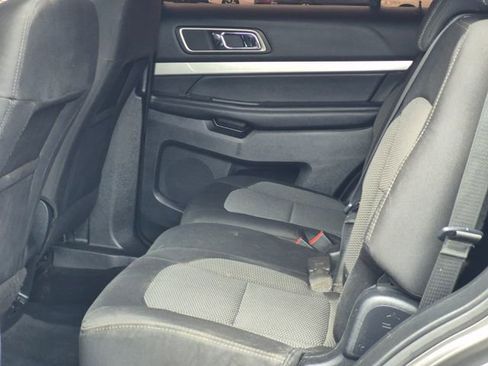 Used 2017 Ford Explorer XLT FWD image 17