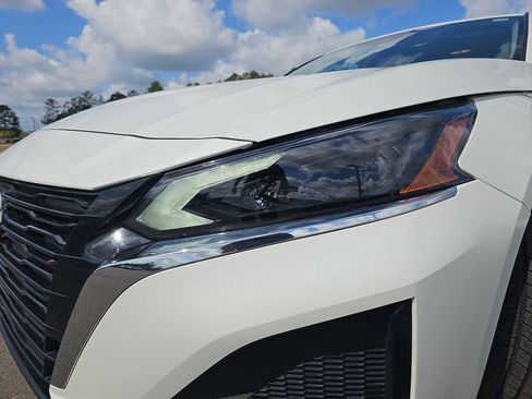 Used 2025 Nissan Altima 2.5 SV image 32