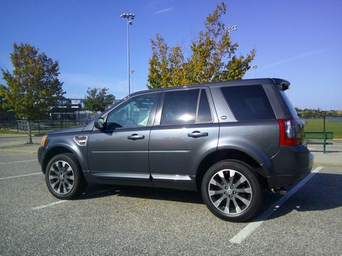 Used 2010 Land Rover LR2 HSE image 9