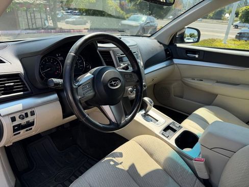 Used 2011 Subaru Outback 2.5i Premium AWD/4WD image 15