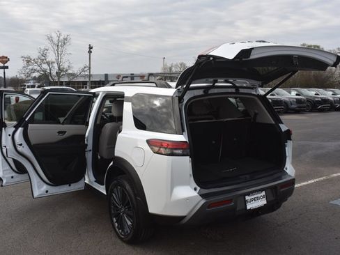 New 2026 Nissan Pathfinder SL w/ SL Premium Package image 17