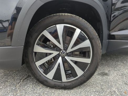 Used 2022 Volkswagen Taos SE w/ Panoramic Sunroof Package image 43