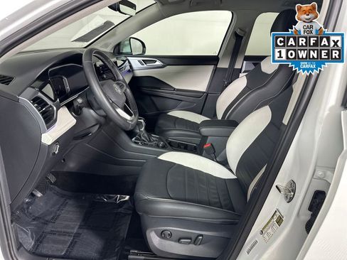 Used 2025 Volkswagen Taos SEL image 11