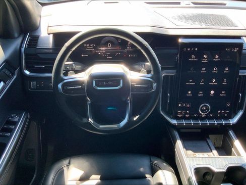 Used 2024 GMC Acadia Elevation w/ Trailering Package FWD image 5