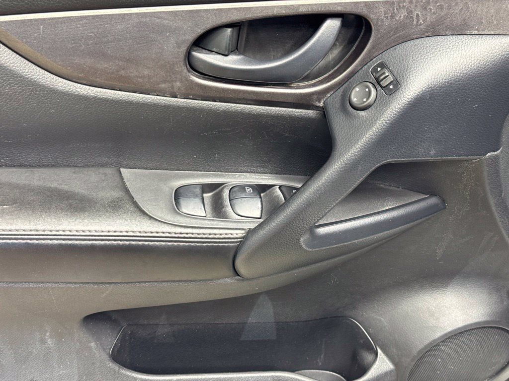 Used 2022 Nissan Rogue Sport S FWD image 8