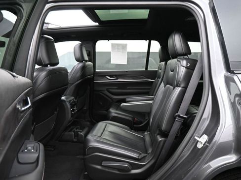 Used 2024 Jeep Grand Cherokee L Limited w/ Luxury Tech Group II image 19