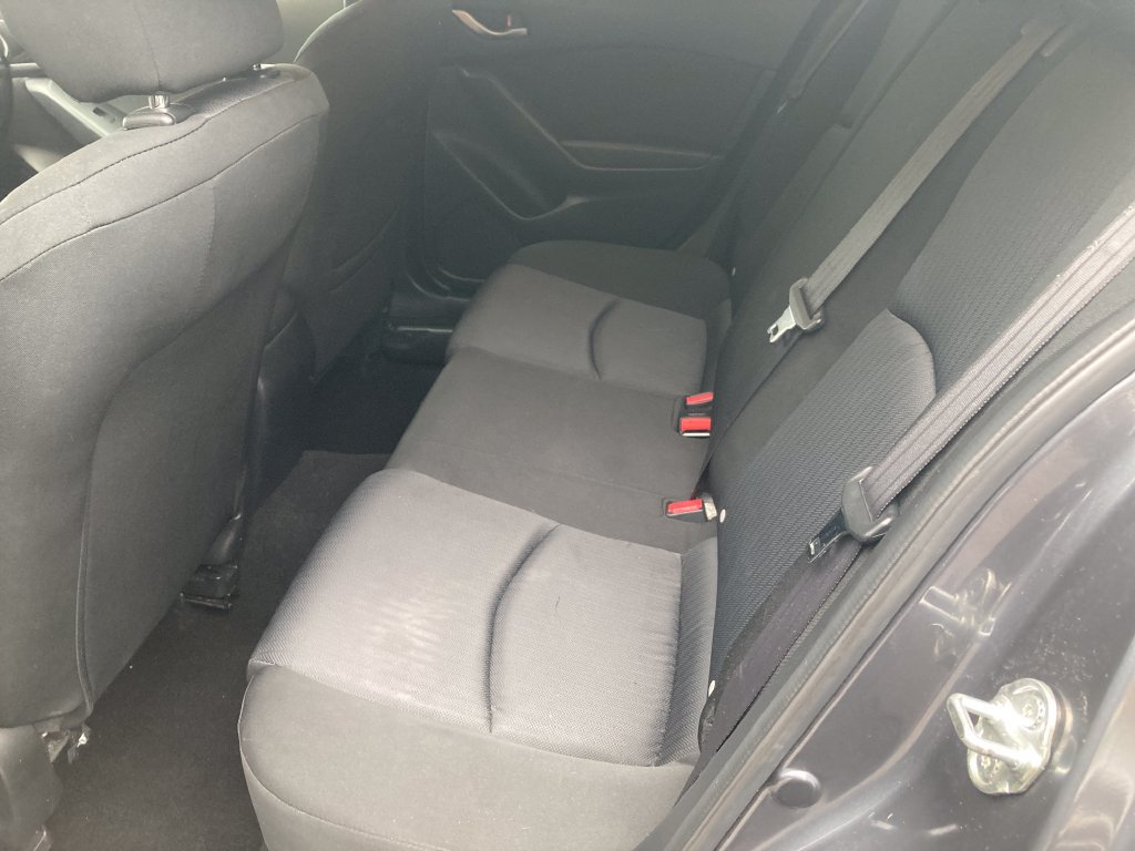 Used 2016 MAZDA MAZDA3 i Sport FWD image 32