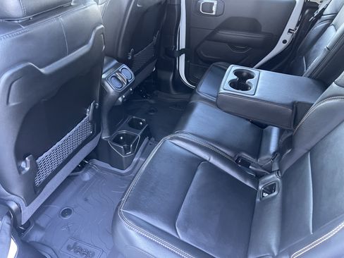 New 2025 Jeep Gladiator Sport image 19