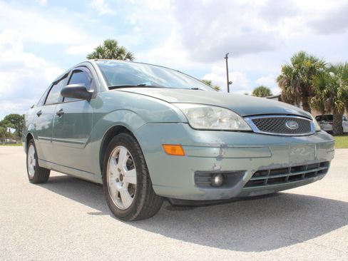 Used 2005 Ford Focus S FWD image 18
