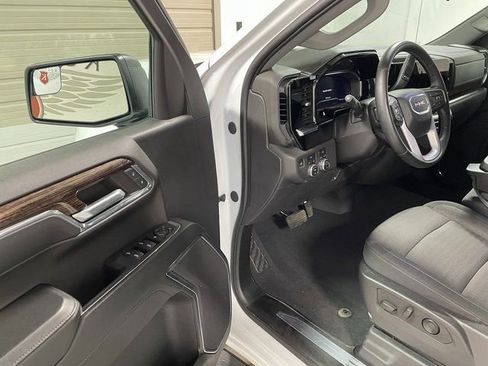 Used 2024 GMC Sierra 1500 Elevation w/ LPO, Elevation Black Package AWD/4WD image 10