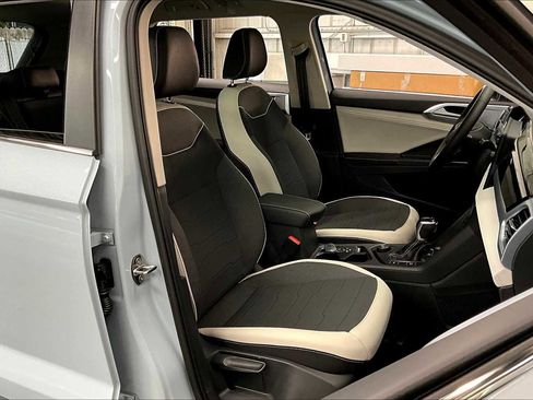 New 2025 Volkswagen Taos SE image 30