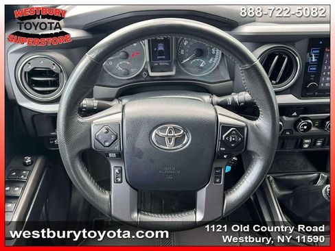 Used 2018 Toyota Tacoma TRD Sport AWD/4WD image 17