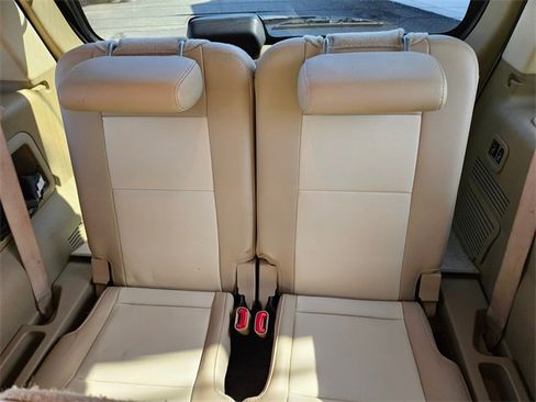 Used 2010 Ford Explorer Eddie Bauer image 17