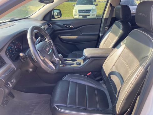 Used 2017 GMC Acadia Denali w/ Technology Package FWD image 3