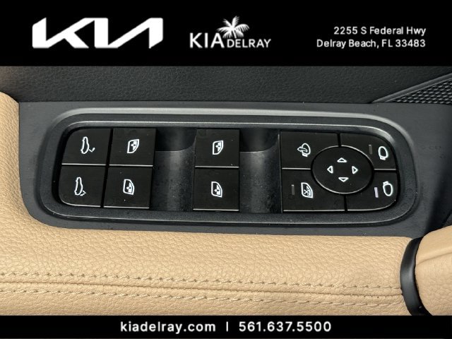 Used 2024 Porsche Cayenne AWD/4WD image 16