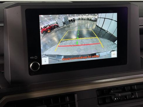 Used 2025 Toyota Tacoma SR5 AWD/4WD image 17