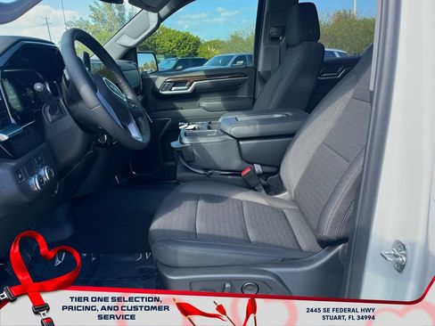 New 2026 GMC Sierra 1500 SLE image 9