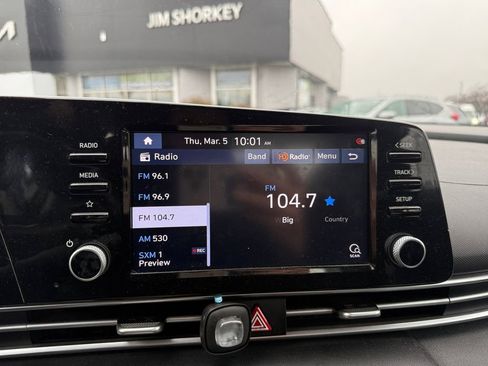 Used 2022 Hyundai Elantra SEL w/ Convenience + Premium Package image 17