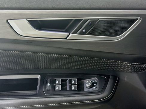 Used 2024 Volkswagen Atlas Cross Sport SE FWD image 15