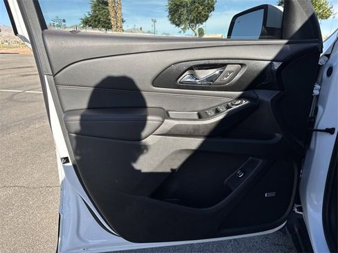 Used 2023 Chevrolet Traverse RS image 9