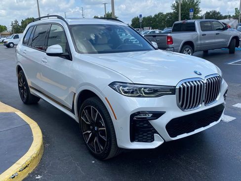 Used 2022 BMW X7 xDrive40i w/ M Sport Package AWD/4WD image 2