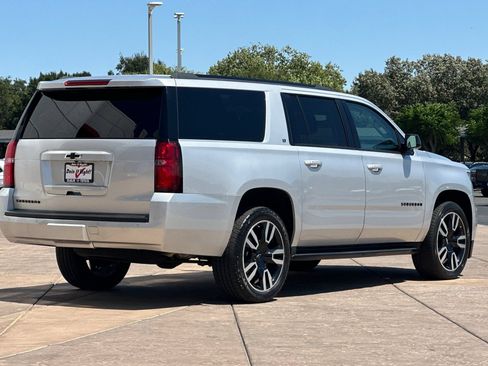 Used 2018 Chevrolet Suburban LT w/ Luxury Package AWD/4WD image 4