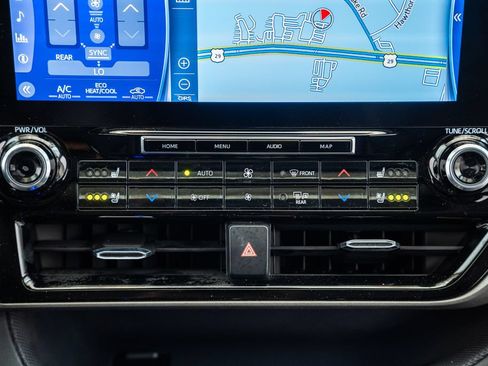 Used 2021 Toyota Highlander Limited AWD/4WD image 25