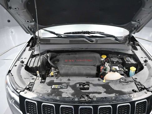 Used 2018 Jeep Compass Latitude w/ Popular Equipment Group AWD/4WD image 39