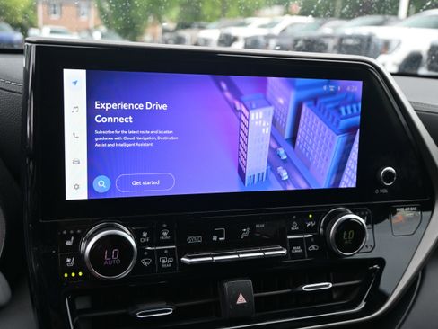 Used 2023 Toyota Highlander Limited FWD image 15