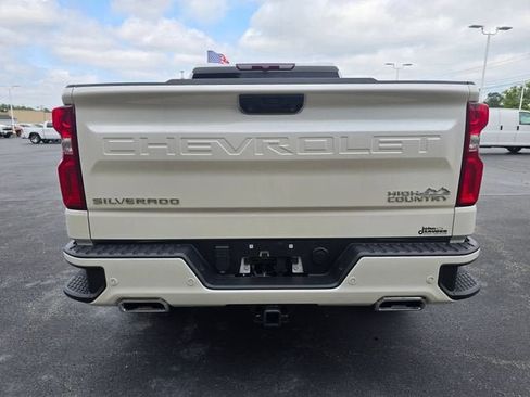Used 2024 Chevrolet Silverado 1500 High Country w/ Z71 Off-Road Package AWD/4WD image 4