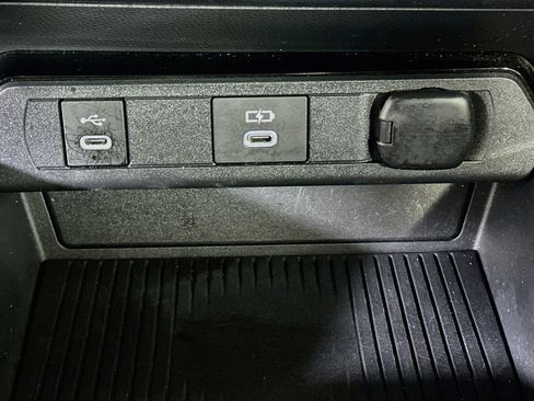 Used 2025 Toyota Prius LE FWD image 26